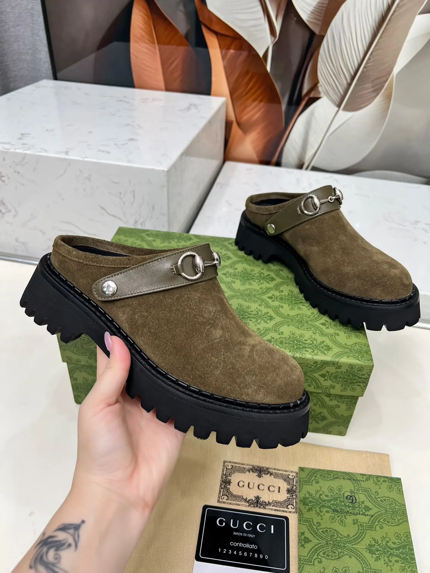 👟👟Ex-factory price 480👟👟 GUCCI British-style fashion slippers, lazy design back stumbling ➕thick sole increased height, empty back shape looming with exposed ankles, super cool when walking, age-neutral style, wide audience, Fabric: cowhide, mercerized cow suede Lining/foot pad: cowhide Outsole: foam outsole Heel height: 5cm Number of yards: 35-42 (customized numbers at both ends) Color: 4 colors available: black, brown, and military green Packing: card, bag